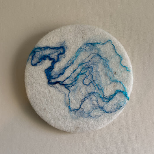 Rond schilderij van wol - Roots Blauw Medium