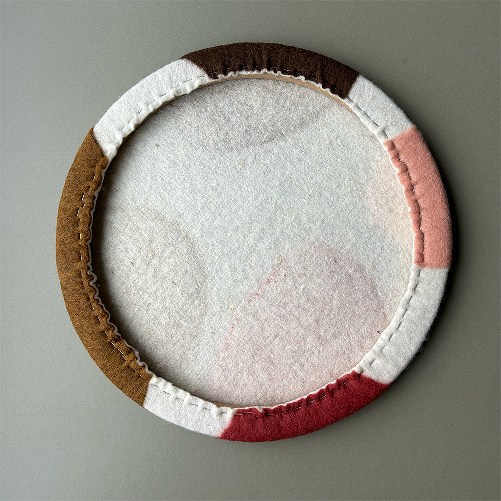 Nieuw! Rond schilderij van wol - Leafs