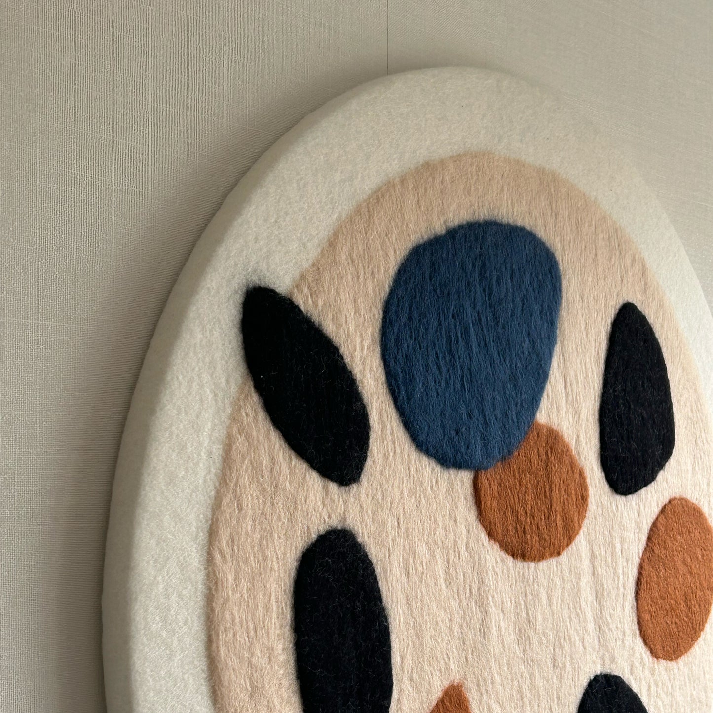 Rond schilderij van wol - Stone