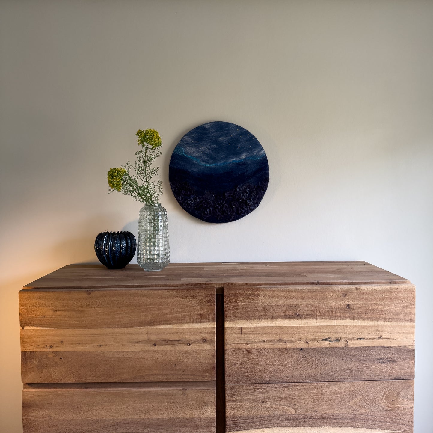 Rond schilderij van wol - Night