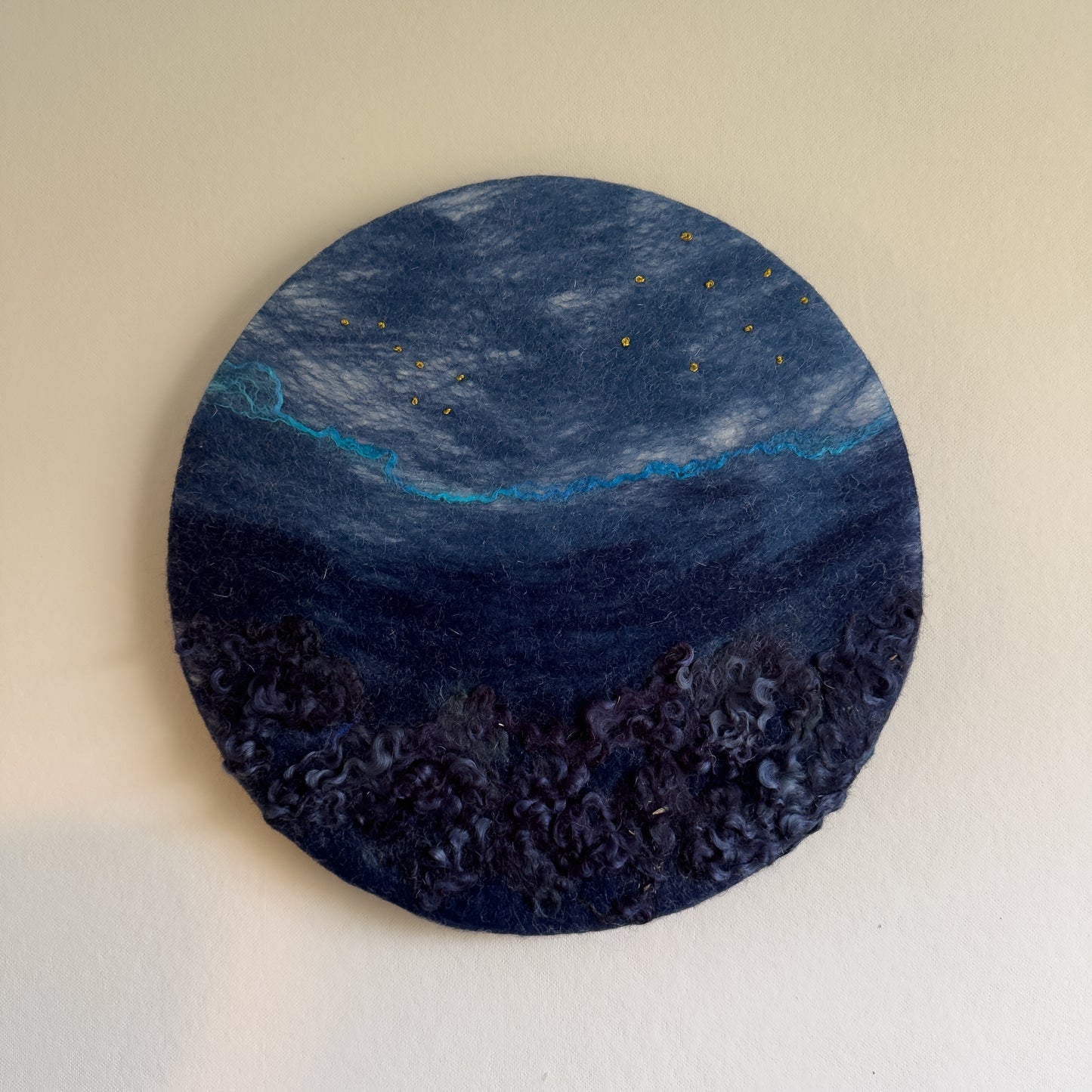 Rond schilderij van wol - Night