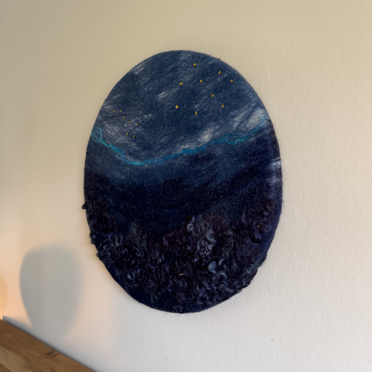 Rond schilderij van wol - Night