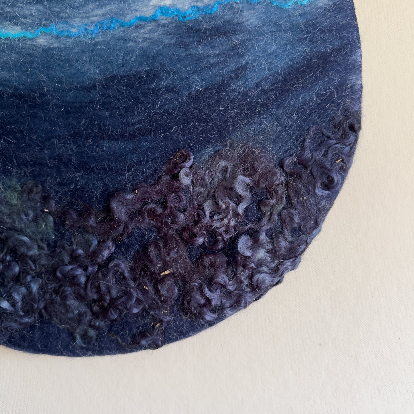 Rond schilderij van wol - Night