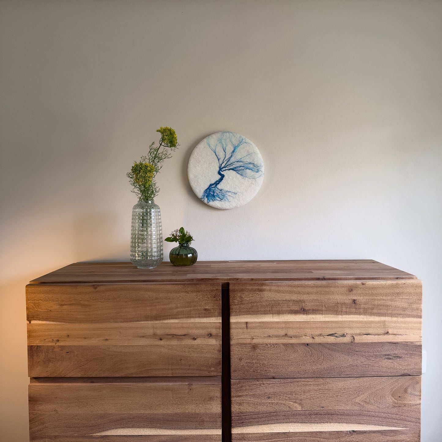 Rond schilderij van wol - Roots Blauw Groot