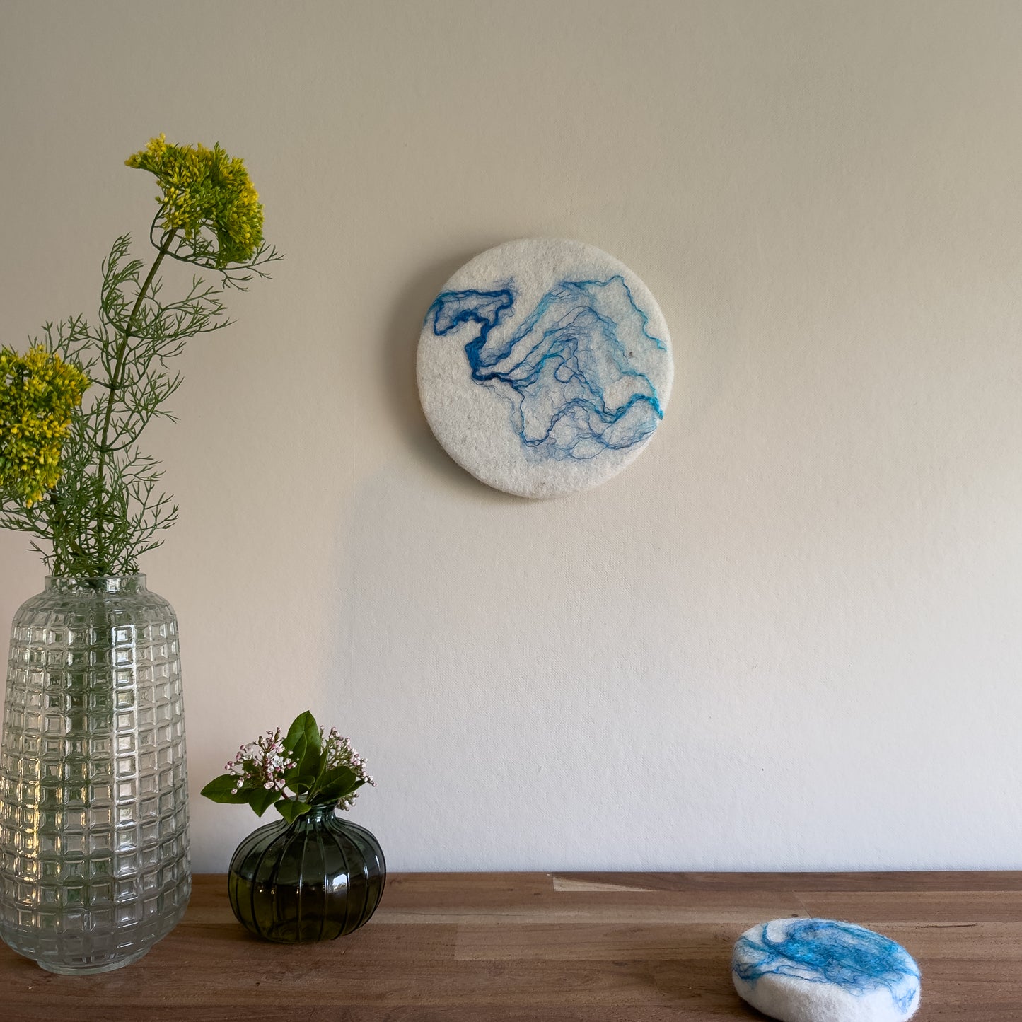 Rond schilderij van wol - Roots Blauw Medium